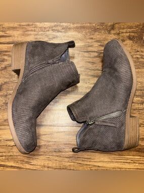 Universal Thread Ankle Booties Size 7